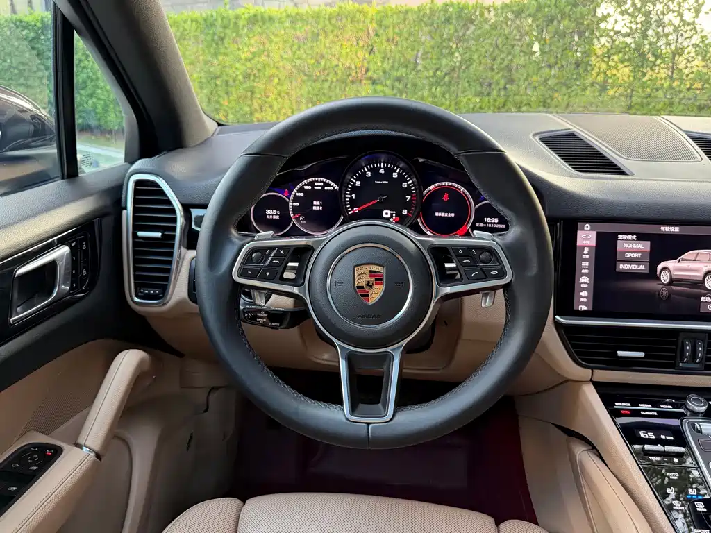 Porsche Cayenne — миниатюра 9