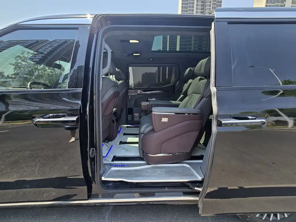 Zeekr 009 2024 мест Executive 108kWh
