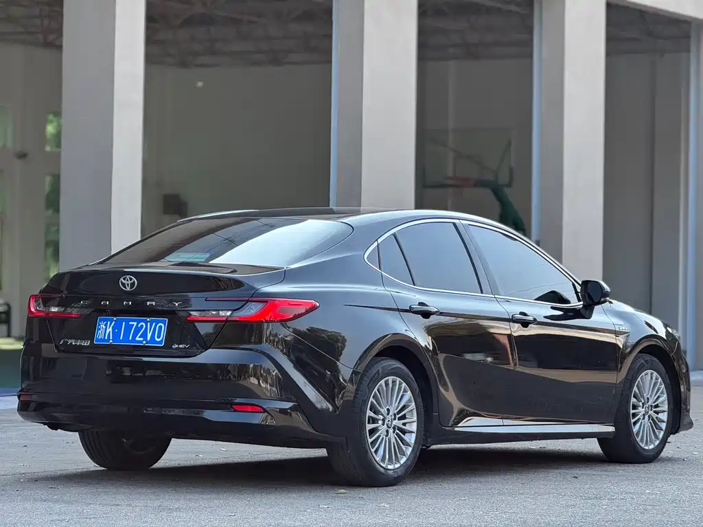 Toyota Camry — миниатюра 4