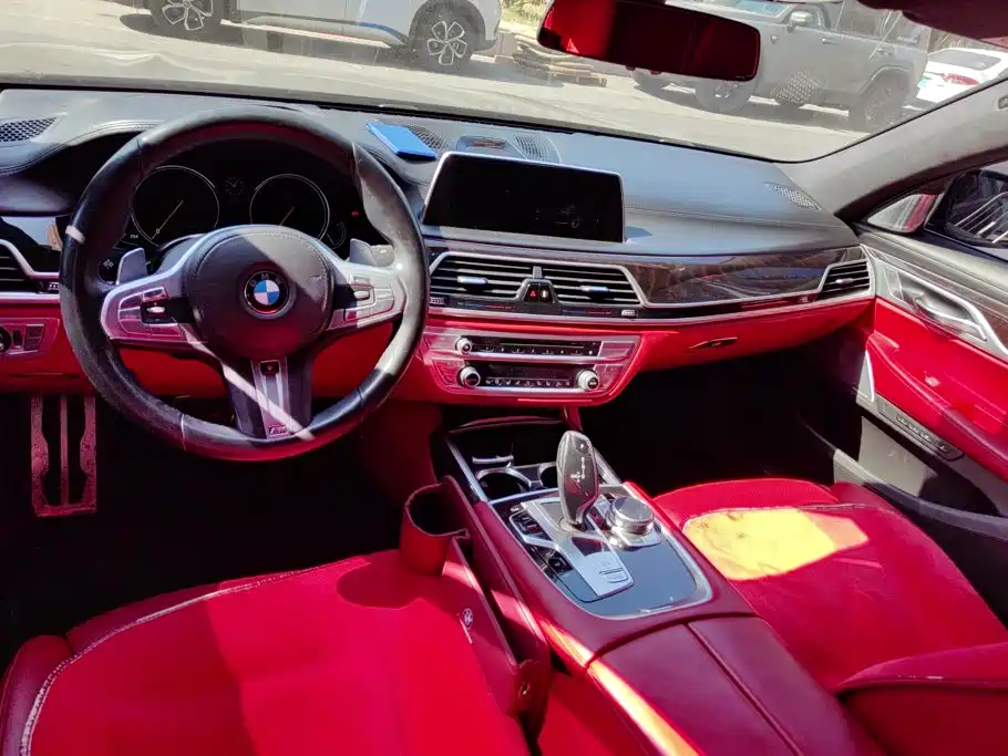 BMW 7 Series — миниатюра 12