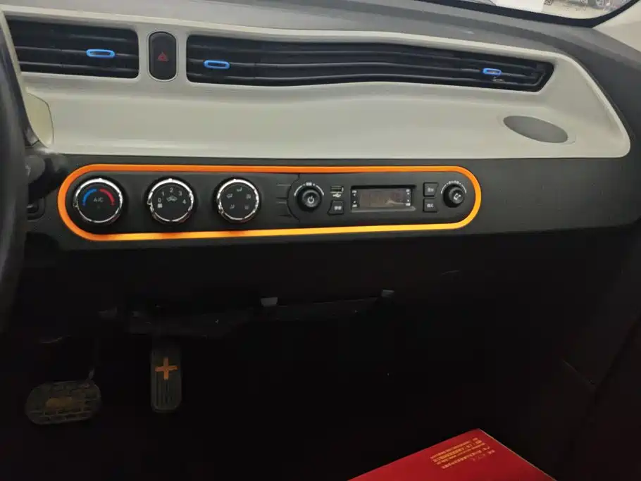 Wuling MINIEV — миниатюра 13