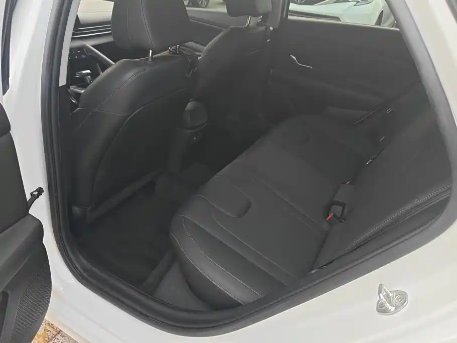 Hyundai Elantra — миниатюра 11