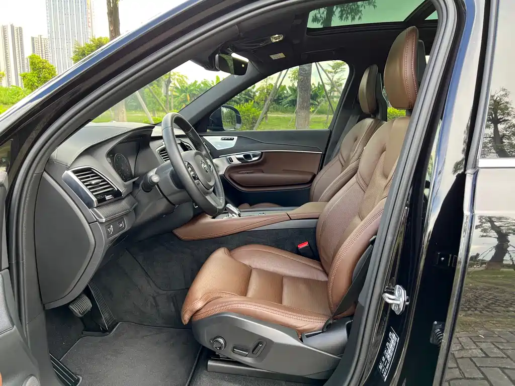 Volvo XC90 — миниатюра 5