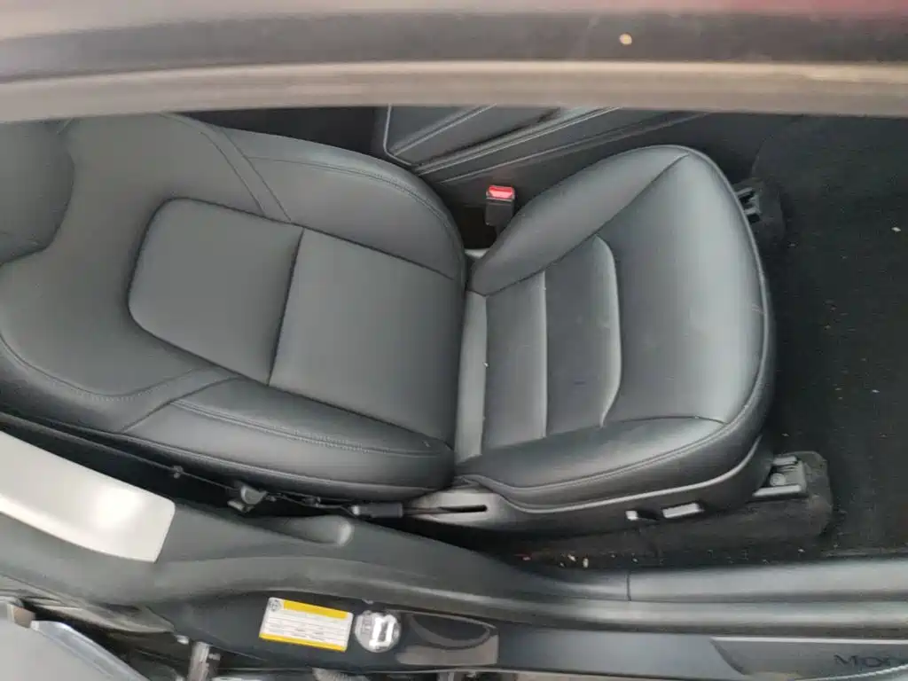 Tesla Model Y — миниатюра 25