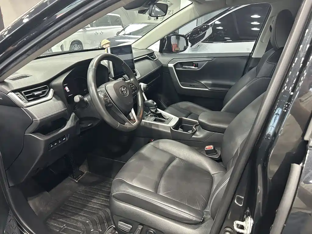 Toyota RAV4 — миниатюра 7
