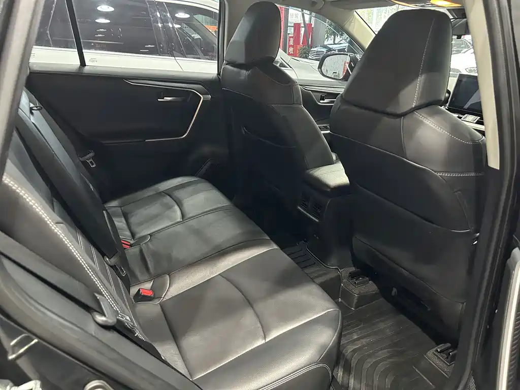 Toyota RAV4 — миниатюра 15