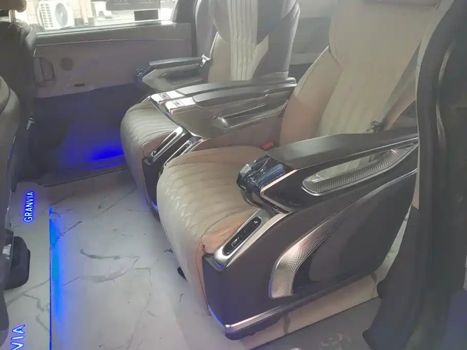 Toyota Granvia — миниатюра 11