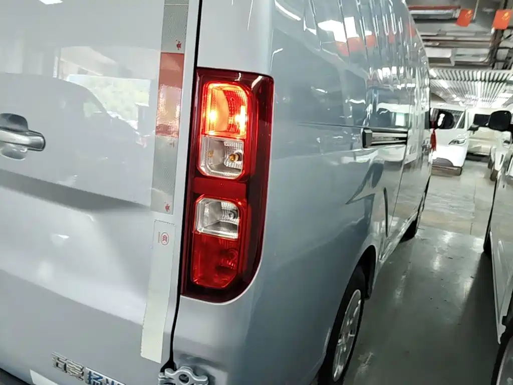 Wuling Yangguang — миниатюра 8
