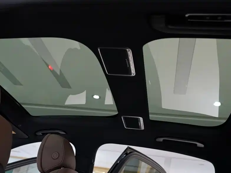 Mercedes-Benz E-Class — миниатюра 11