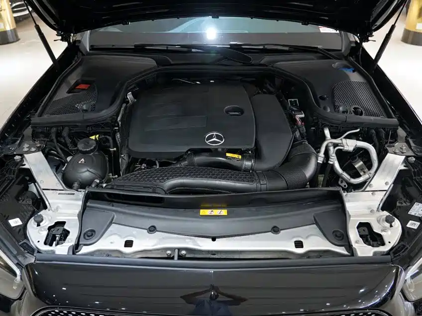 Mercedes-Benz E-Class — миниатюра 8