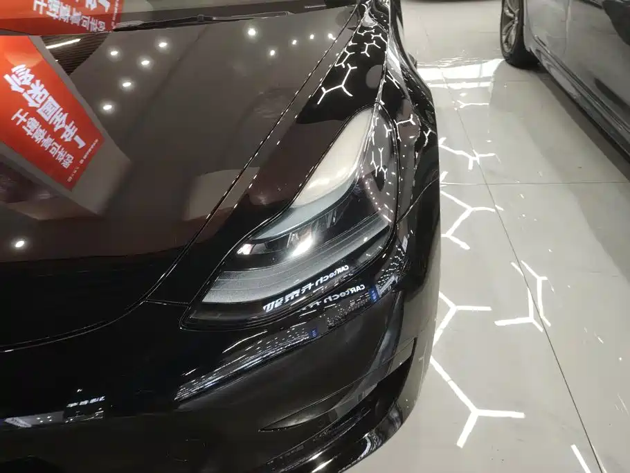 Tesla Model 3 — миниатюра 5
