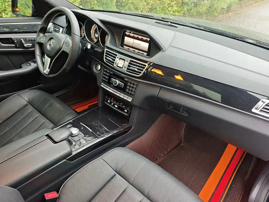 Mercedes-Benz E-Class — миниатюра 8