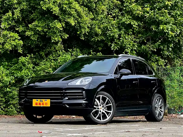 PORSCHE CAYENNE 2021