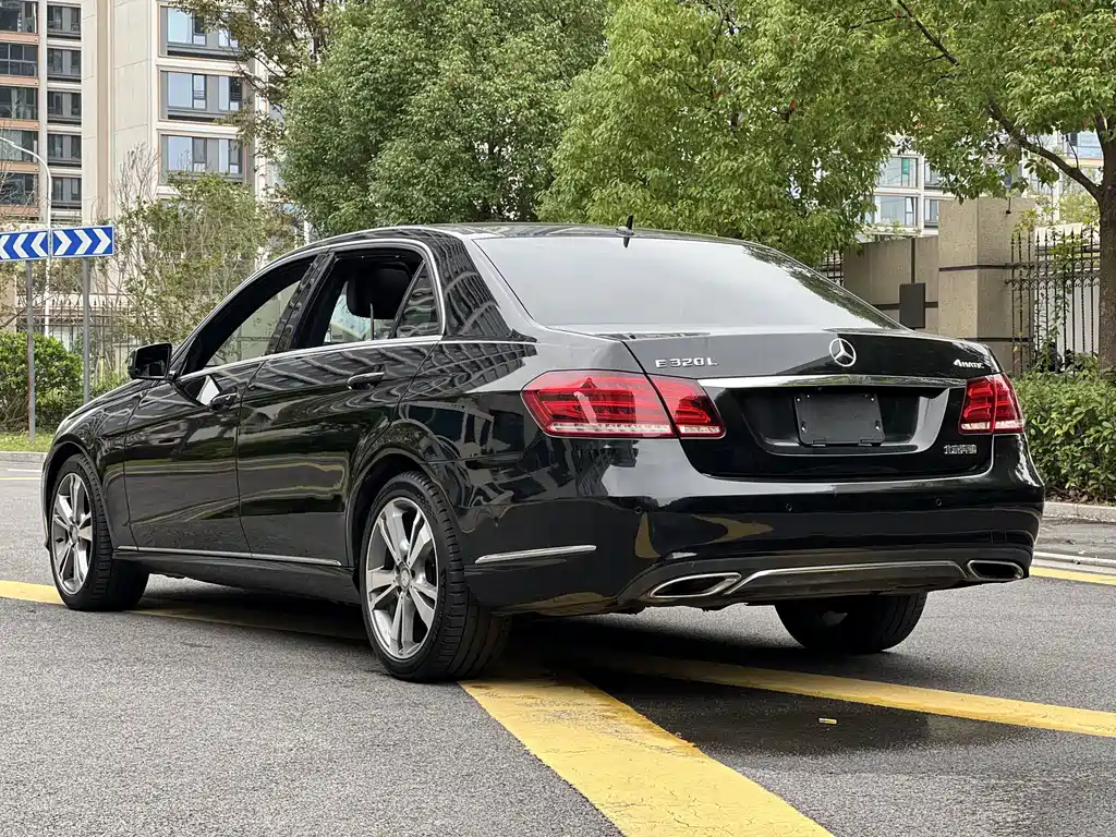 Mercedes-Benz E-Class — миниатюра 4