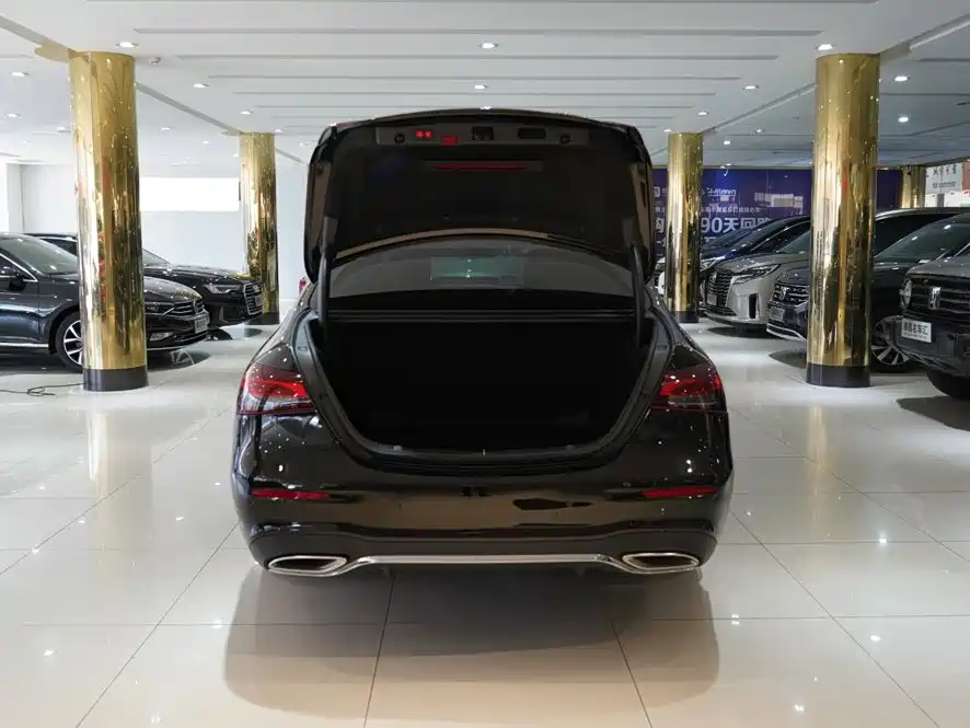 Mercedes-Benz E-Class — миниатюра 7
