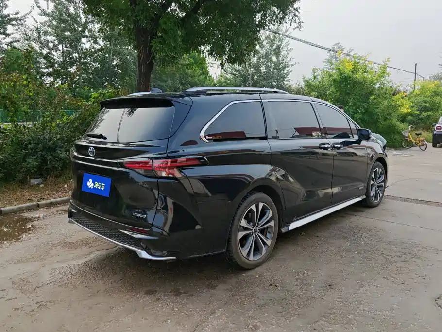 Toyota Granvia — миниатюра 3