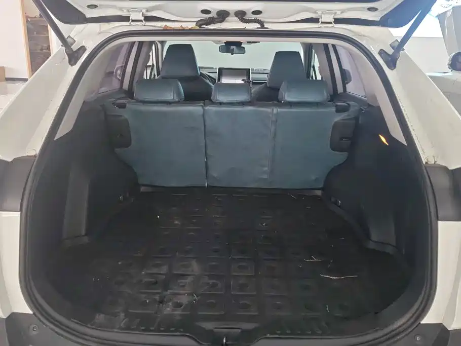 Toyota RAV4 — миниатюра 4