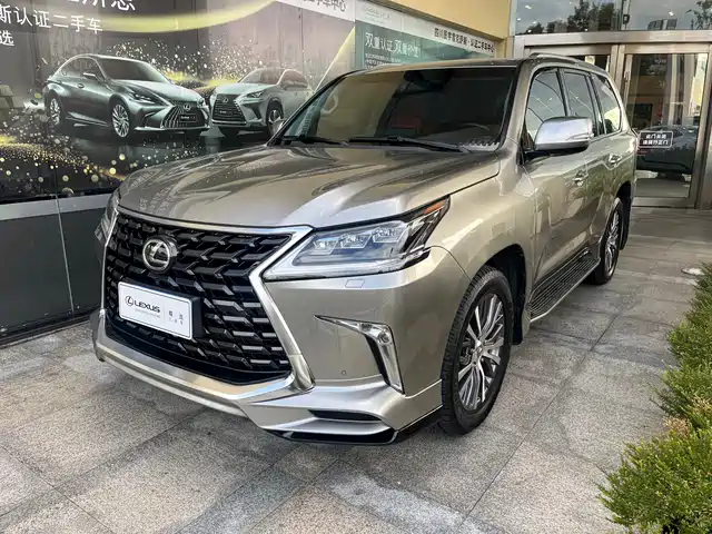 Lexus LX — фото 1