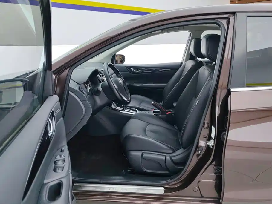 Nissan Tiida — миниатюра 9