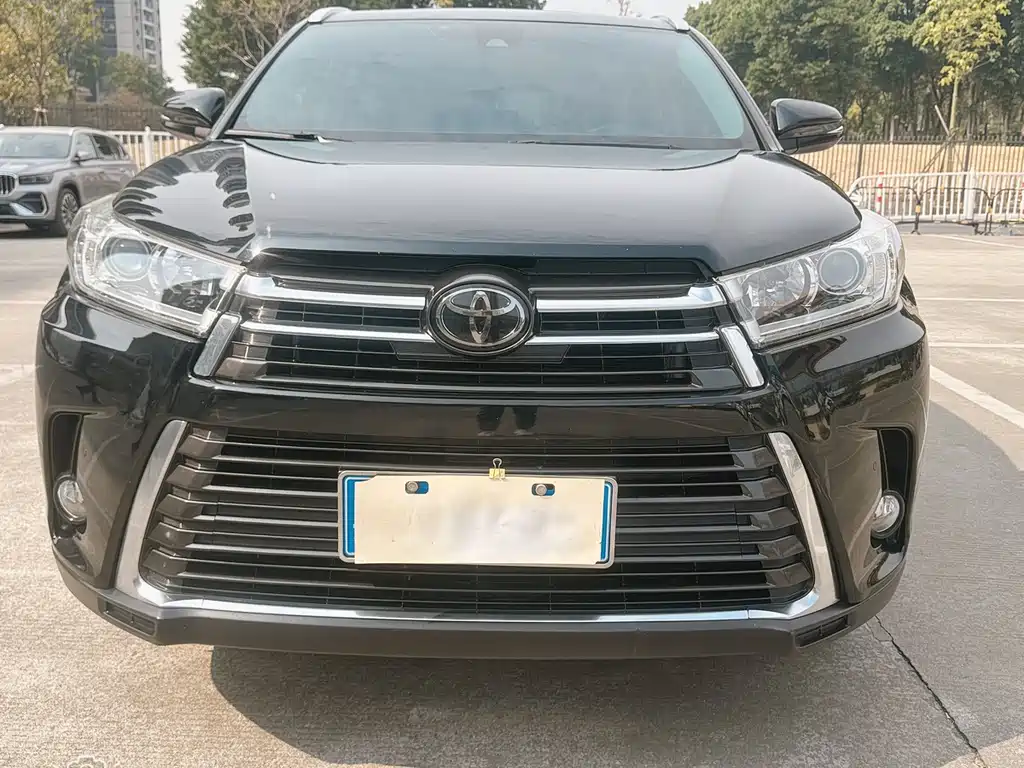TOYOTA HIGHLANDER