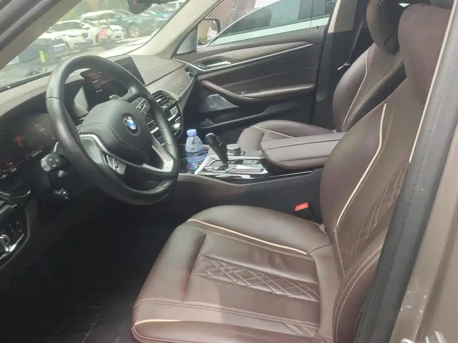 BMW 5 Series — миниатюра 9