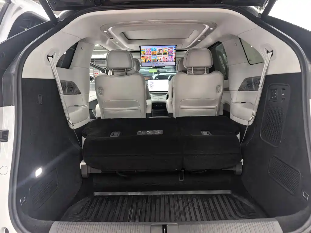 XPeng X9 — миниатюра 7