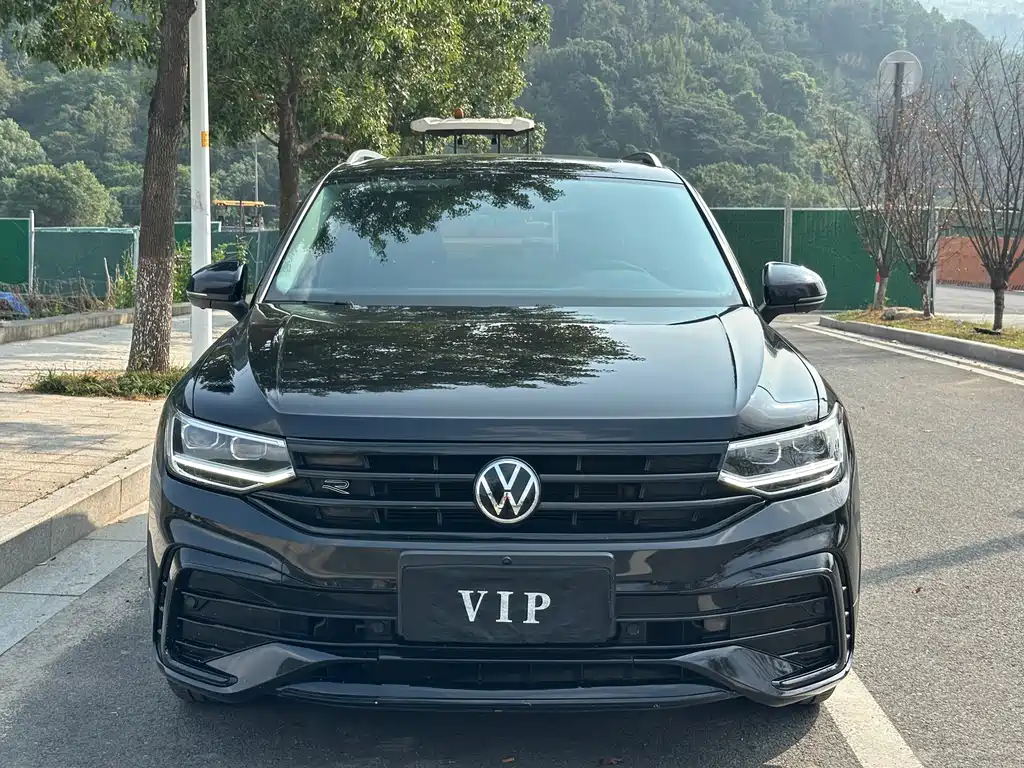 Volkswagen Tiguan L — миниатюра 2