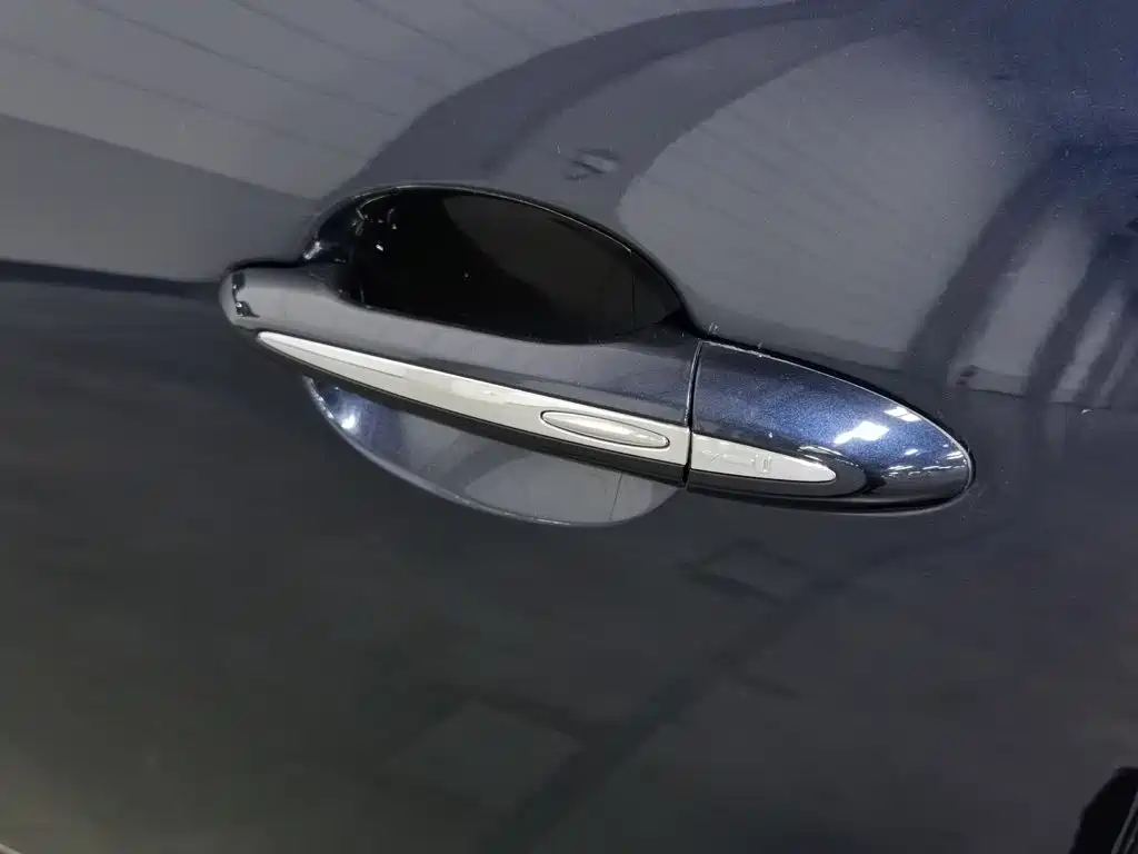 Jaguar XJ — миниатюра 18