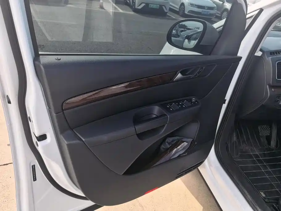 Volkswagen Sharan — миниатюра 7