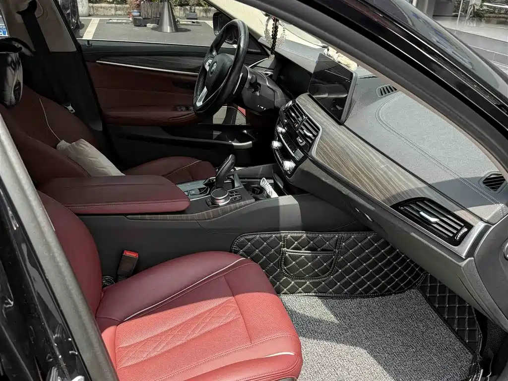 BMW 5 Series — миниатюра 15