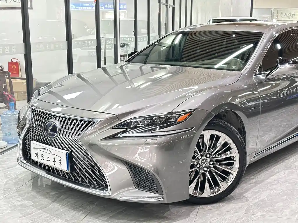 Lexus LS 2020 500h Luxury VI