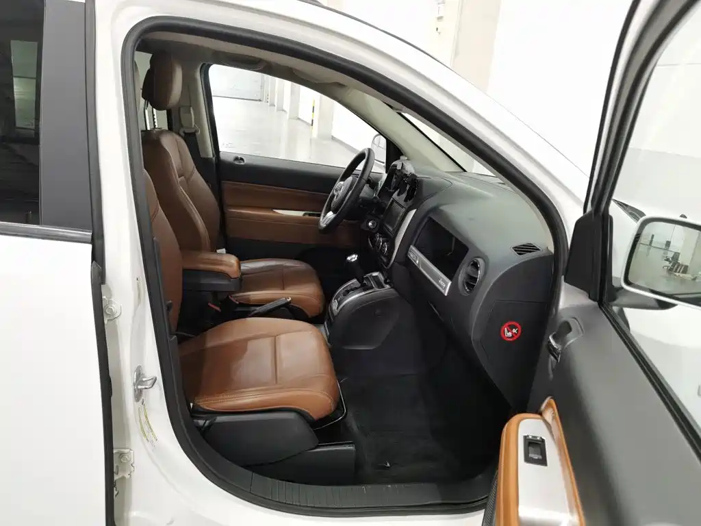 Jeep Compass (Import) — миниатюра 23