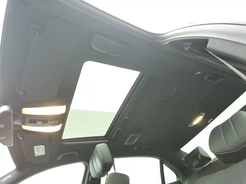 Mercedes-Benz E-Class — миниатюра 14