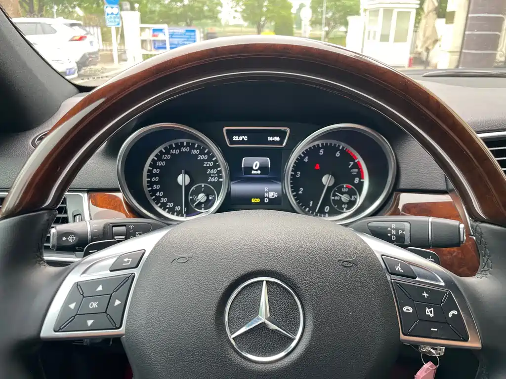 Mercedes-Benz M-Class — миниатюра 17