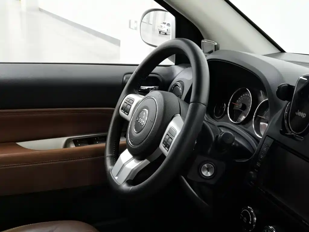 Jeep Compass (Import) — миниатюра 22