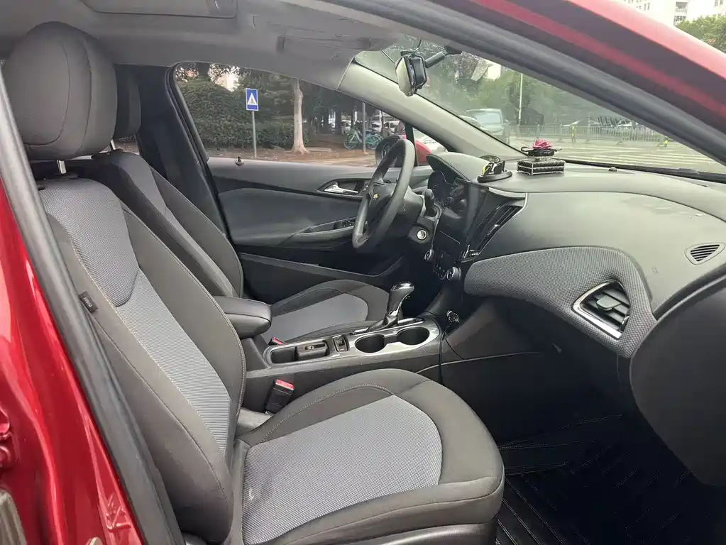 Chevrolet Cruze — миниатюра 9