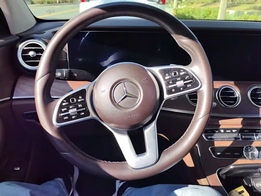 Mercedes-Benz E-Class — миниатюра 15