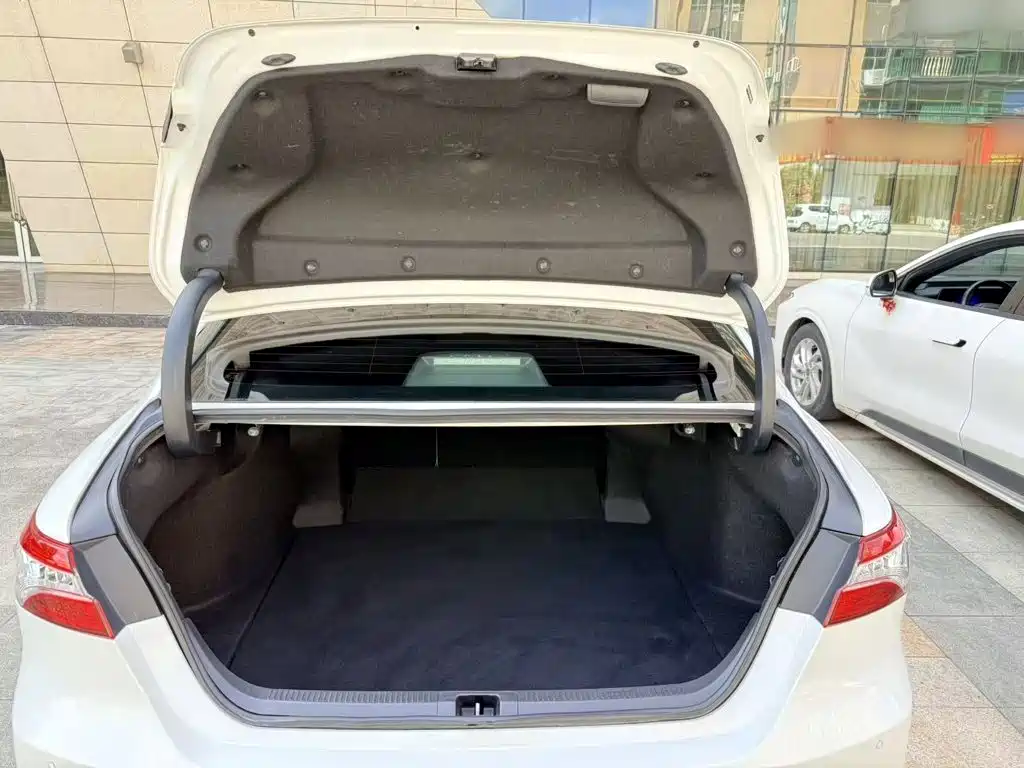 Toyota Camry — миниатюра 2