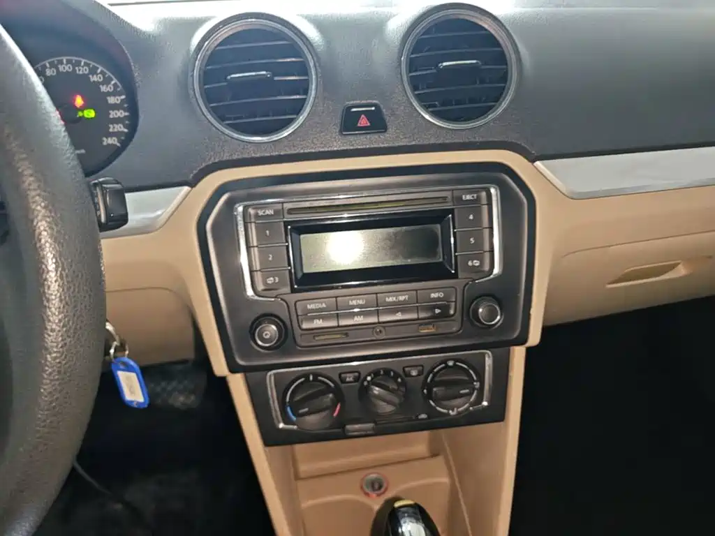 Volkswagen Jetta — миниатюра 13