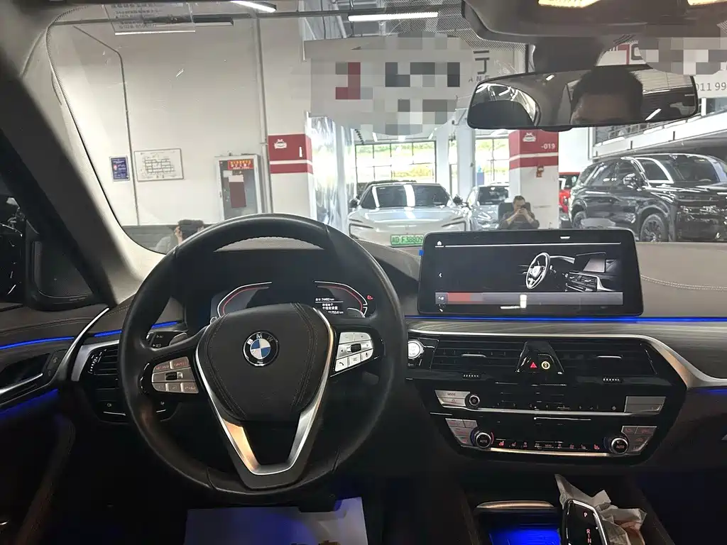 BMW 5 Series — миниатюра 4
