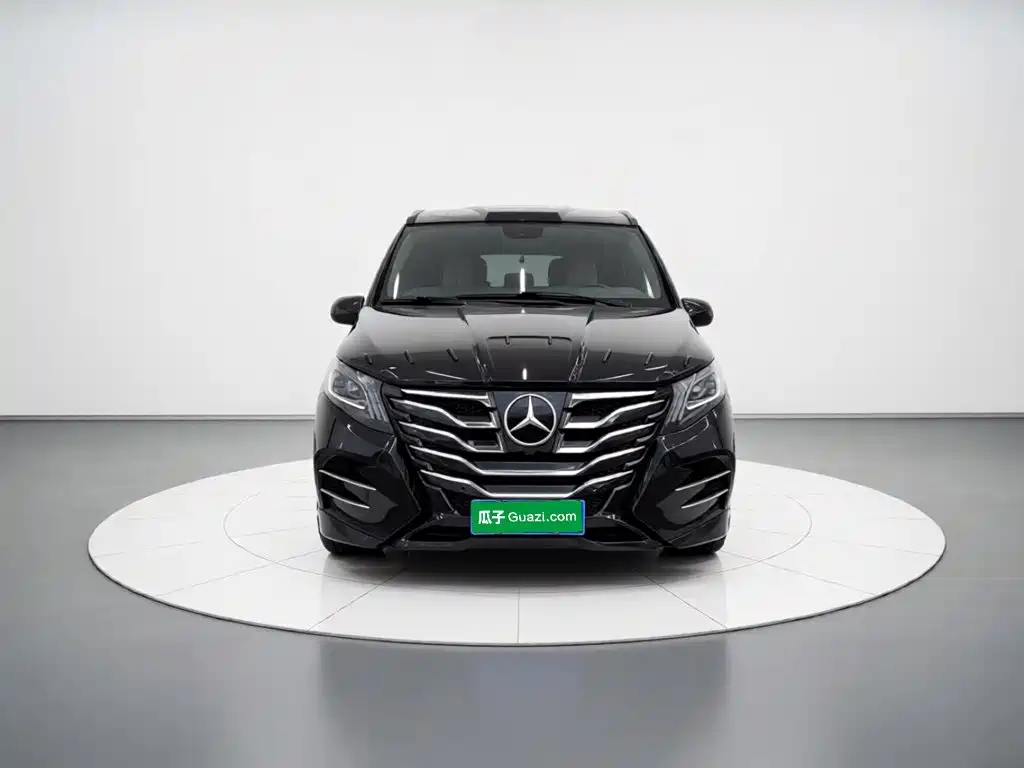 Mercedes-Benz Vito 2023 2.0T 7 мест