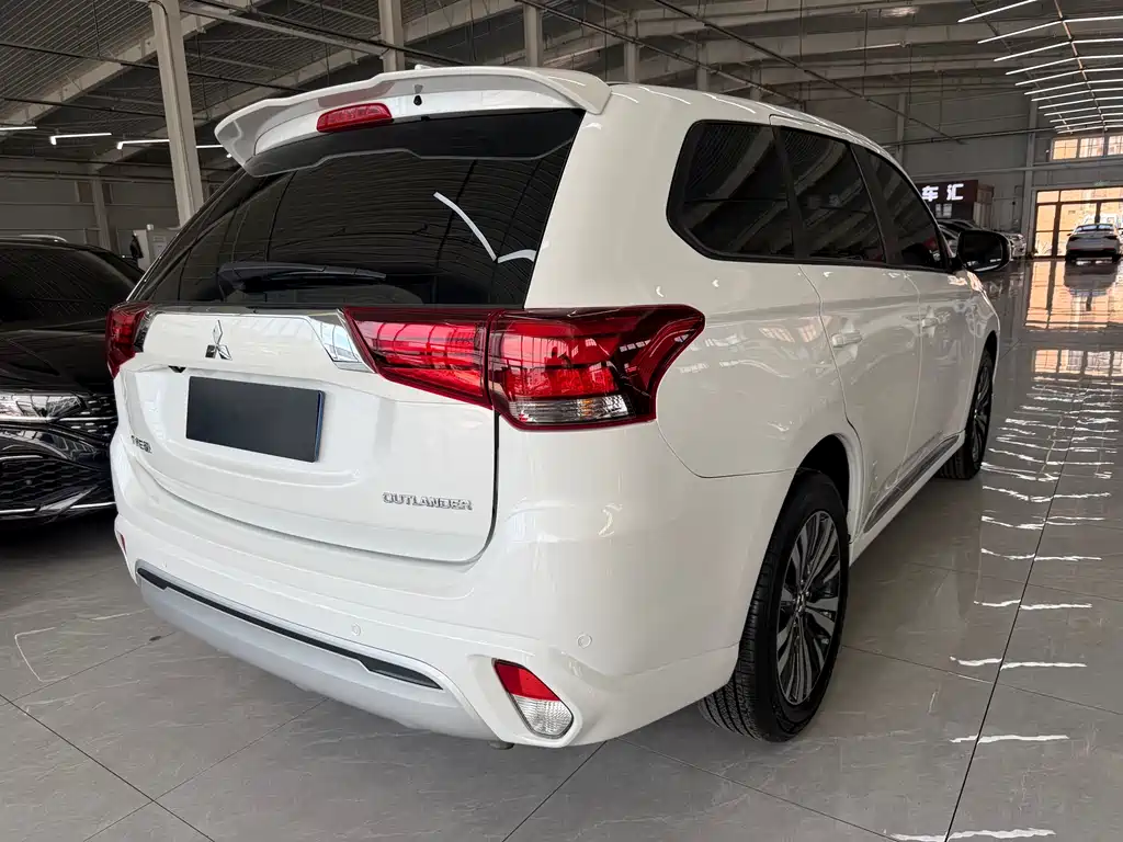 Mitsubishi Outlander 2021 2.0L 5 мест