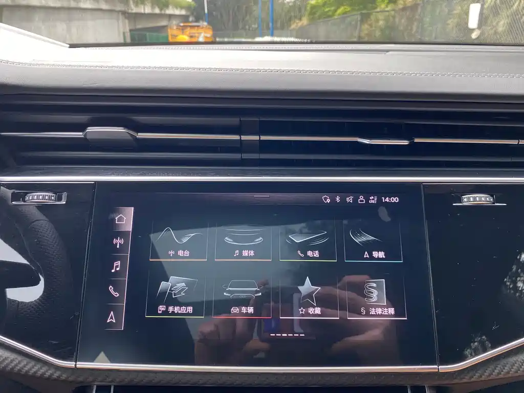 Audi RS Q8 — миниатюра 12