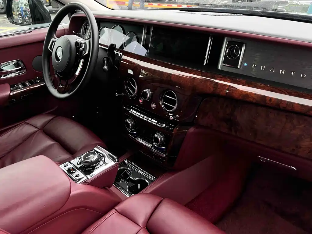 Rolls-Royce Phantom — миниатюра 9