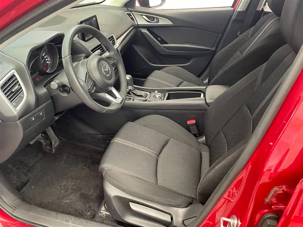 Mazda Mazda3 3 2017 2.0L AT Luxury V