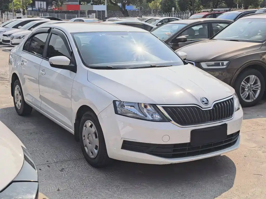 Skoda Rapid — миниатюра 5