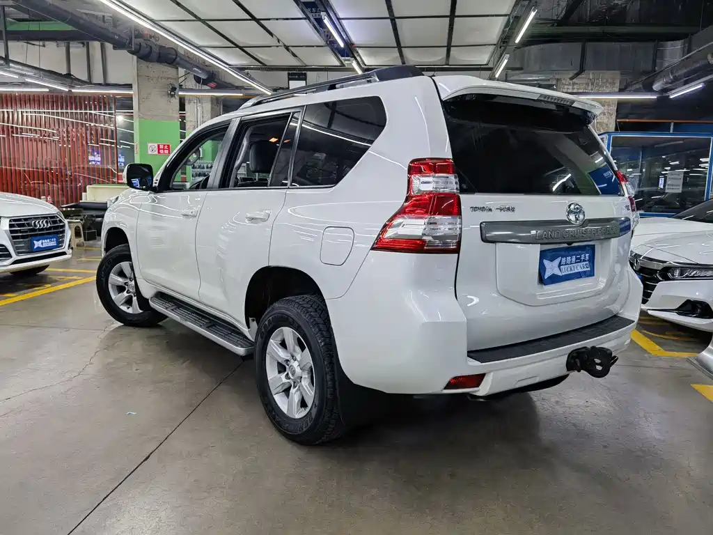 Toyota Land Cruiser Prado 2016 2.7L AT Luxury