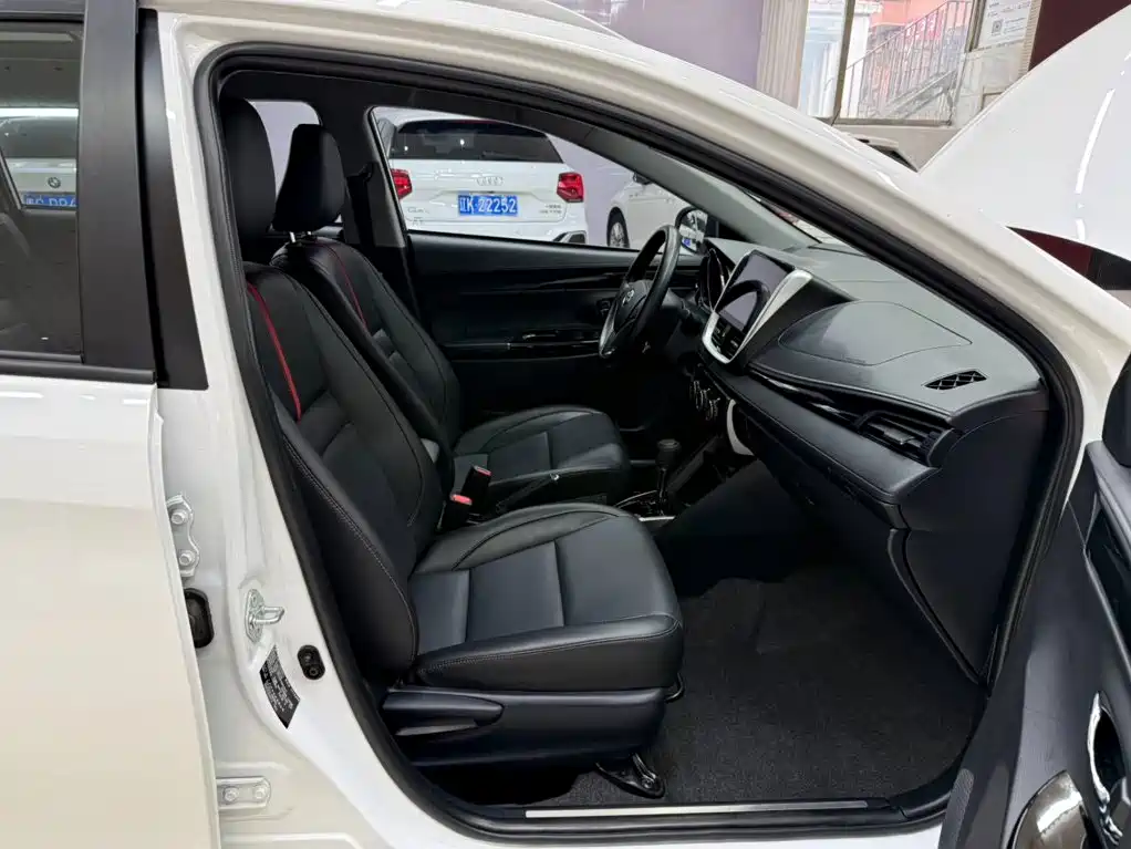Toyota Yaris L — миниатюра 19