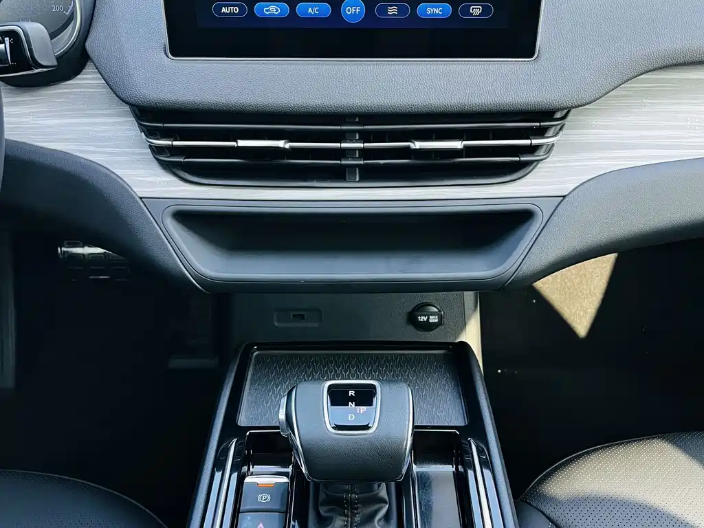 Hongqi Hongqi E-QM5 — миниатюра 4