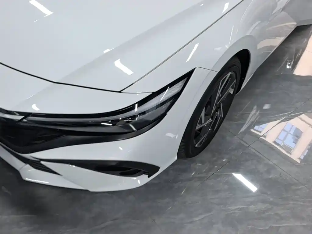 Hyundai Elantra — миниатюра 24